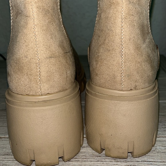 Chelsea Boots - Picture 8 of 14